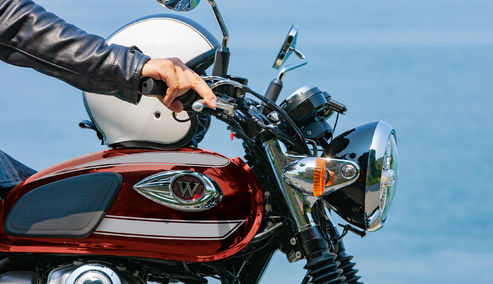 Jak správně vybrat helmu na motocykl? Nepodceňte důležité detaily, především kvalitu materiálu