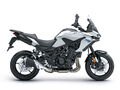 Motocykl Kawasaki Versys 900 bílý / 2027