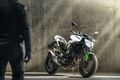 Motocykl Kawasaki Z900 bílá / 2027