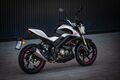 Motocykl QJMOTOR SRK 125 S - bílá Motocykl QJMOTOR SRK 125 S - bílá