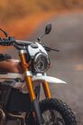 Motocykl Fantic Caballero 500 Explorer hnědo-bílá / 2023 Motocykl Fantic Caballero 500 Explorer hnědo-bílá / 2023