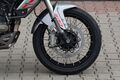 Motocykl QJMOTOR SRT 600SX - šedá s červeným pruhem - sada kufrů zdarma