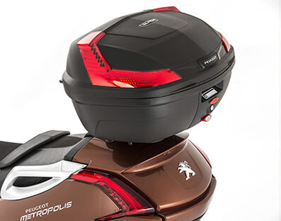 KUFR 47L - ČERNÝ NA METROPOLIS