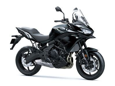Motocykl Kawasaki Versys 650 černý / 2026