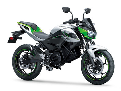Motocykl Kawasaki Z e-1 stříbrná / 2024 Motocykl Kawasaki Z e-1 stříbrná / 2024