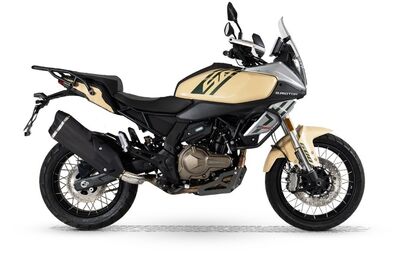 Motocykl QJMOTOR SRT 600SX - písková s tmavě zeleným pruhem - sada kufrů zdarma Motocykl QJMOTOR SRT 600SX - písková s tmavě zeleným pruhem - sada kufrů zdarma