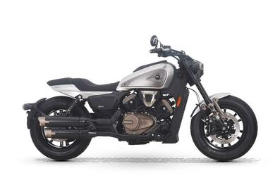 Motocykl QJMOTOR SRV 600V - stříbrná Motocykl QJMOTOR SRV 600V - stříbrná