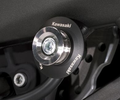 Rolny na kyvku motocyklu Kawasaki M8 s podložkou