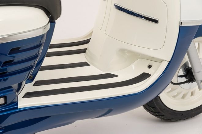 Skútr Peugeot Django 125i Standard - Blue / Milky White Skútr Peugeot Django 125i Standard - Blue / Milky White