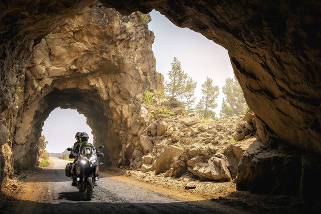 Motocykl Kawasaki Versys 1100 SE bílý / 2025 - NA CESTĚ