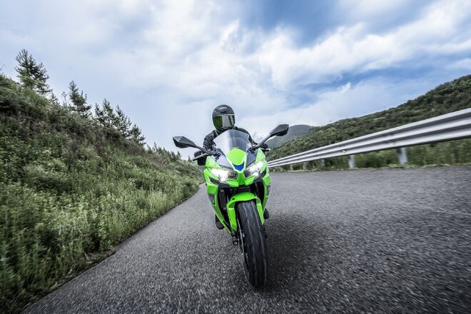 Motocykl Kawasaki Ninja 650 KRT zelená / 2027