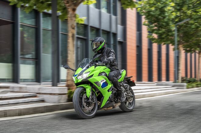 Motocykl Kawasaki Ninja 650 KRT zelená / 2027