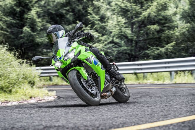 Motocykl Kawasaki Ninja 650 KRT zelená / 2027