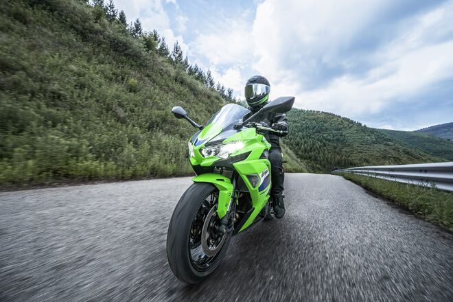 Motocykl Kawasaki Ninja 650 KRT zelená / 2027
