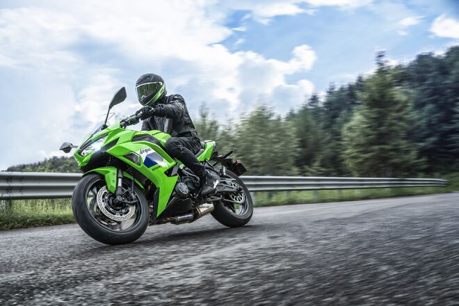 Motocykl Kawasaki Ninja 650 KRT zelená / 2027