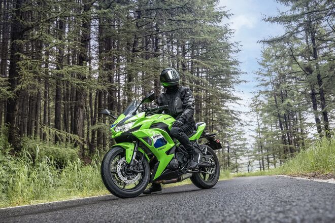 Motocykl Kawasaki Ninja 650 KRT zelená / 2027