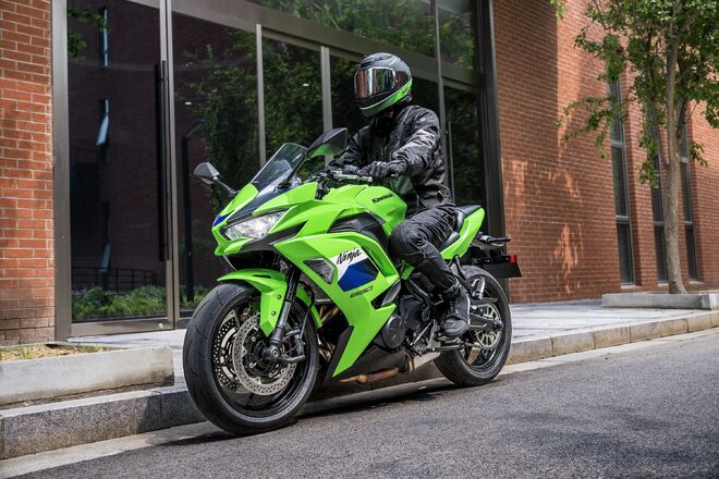Motocykl Kawasaki Ninja 650 KRT zelená / 2027