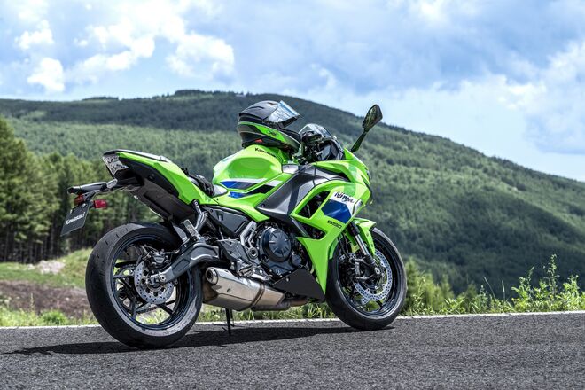 Motocykl Kawasaki Ninja 650 KRT zelená / 2027