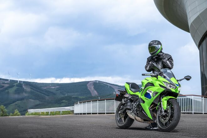 Motocykl Kawasaki Ninja 650 KRT zelená / 2027