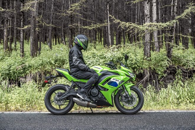 Motocykl Kawasaki Ninja 650 KRT zelená / 2027