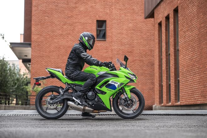 Motocykl Kawasaki Ninja 650 KRT zelená / 2027