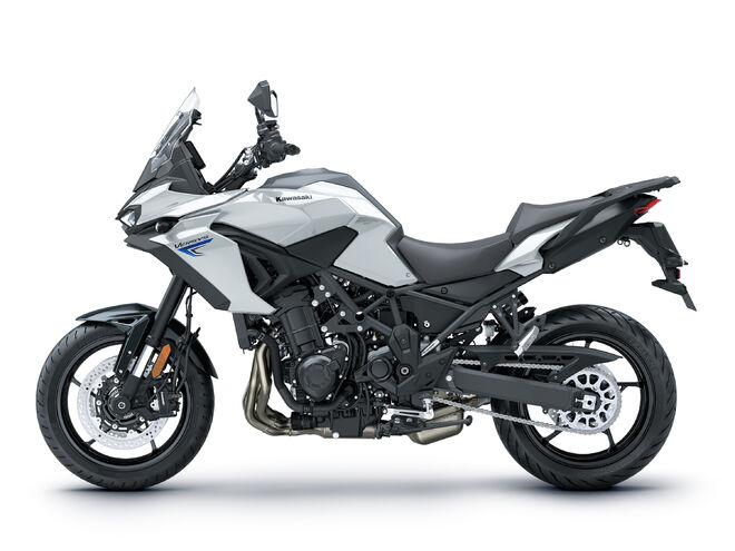 Motocykl Kawasaki Versys 900 70kW bílý / 2027