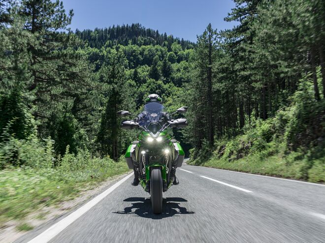 Motocykl Kawasaki Versys 900 SE zelený / 2027