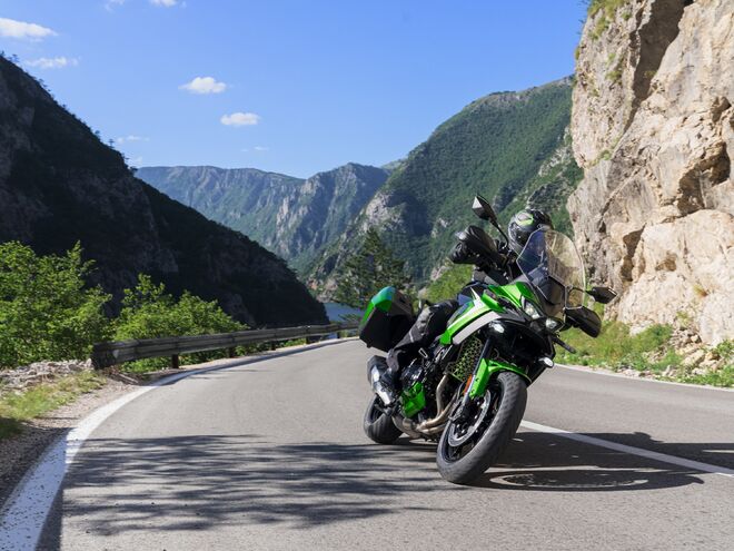 Motocykl Kawasaki Versys 900 SE zelený / 2027
