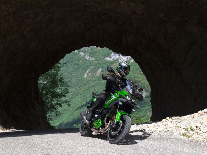 Motocykl Kawasaki Versys 900 SE zelený / 2027