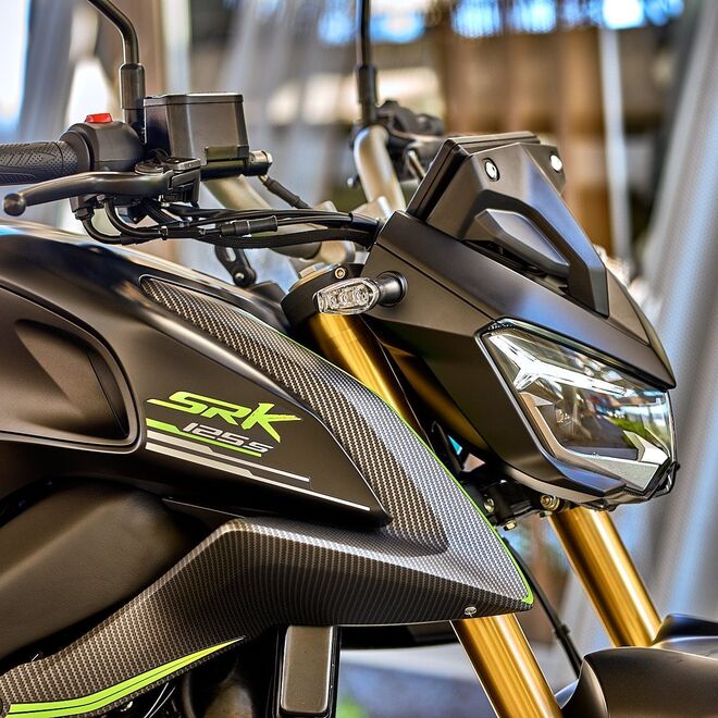 Motocykl QJMOTOR SRK 125 S - černá Motocykl QJMOTOR SRK 125 S - černá