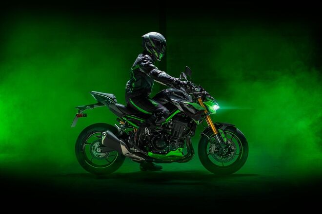 Motocykl Kawasaki Z900 SE černá / 2024