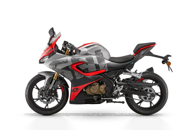 Motocykl QJMOTOR SRK 125 R - šedá