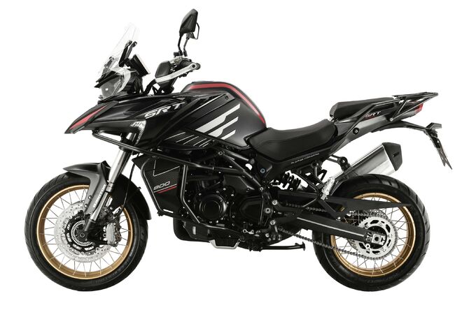 Motocykl QJMOTOR SRT 800SX - černá