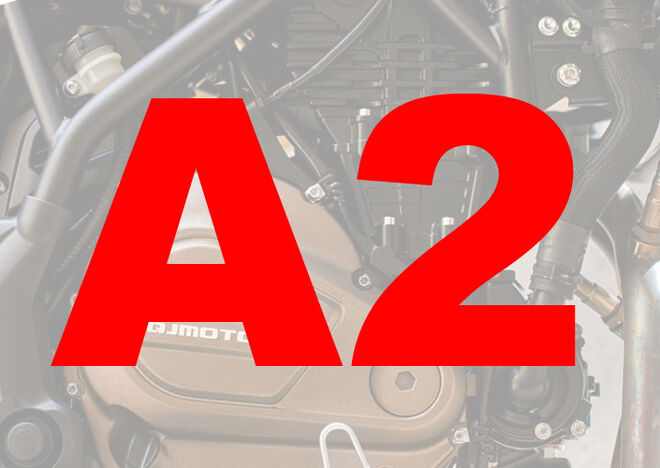 Motocykl QJMOTOR SRT 600SX - šedá s červeným pruhem - sada kufrů zdarma Motocykl QJMOTOR SRT 600SX - šedá s červeným pruhem - sada kufrů zdarma