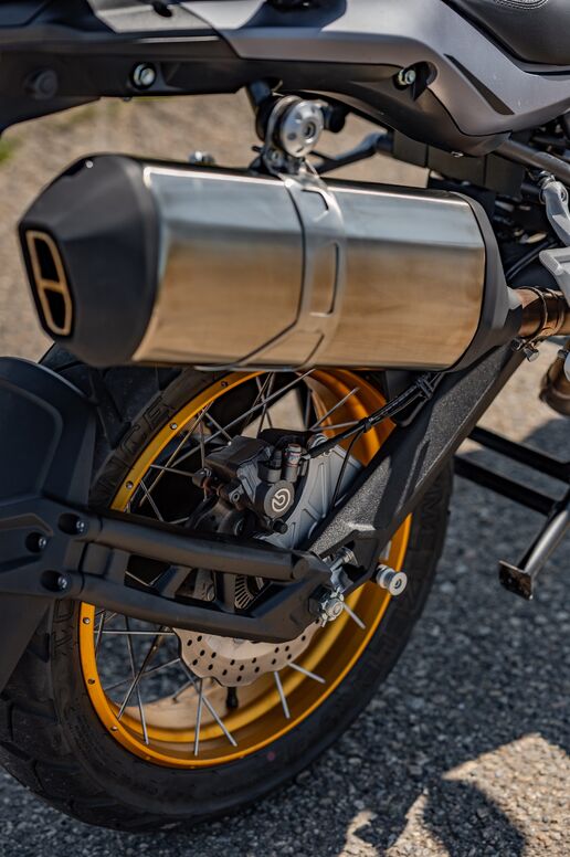 Motocykl QJMOTOR SRT 700X - tmavě šedá