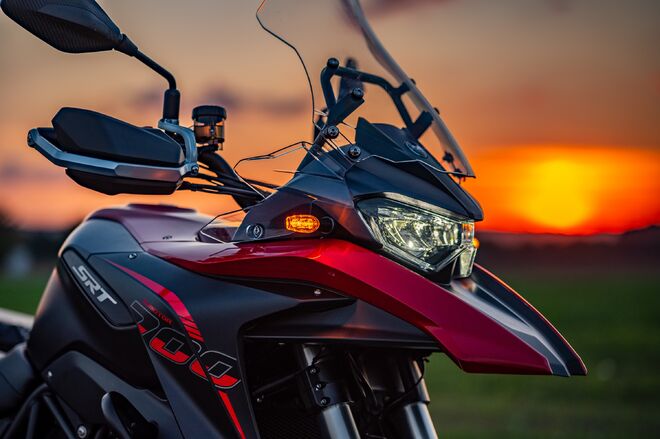 Motocykl QJMOTOR SRT 700 - červená Motocykl QJMOTOR SRT 700 - červená