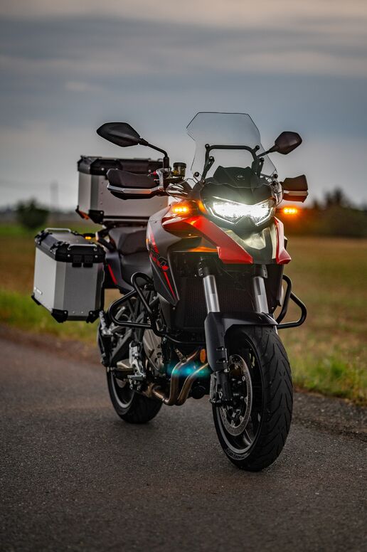 Motocykl QJMOTOR SRT 700 - červená Motocykl QJMOTOR SRT 700 - červená