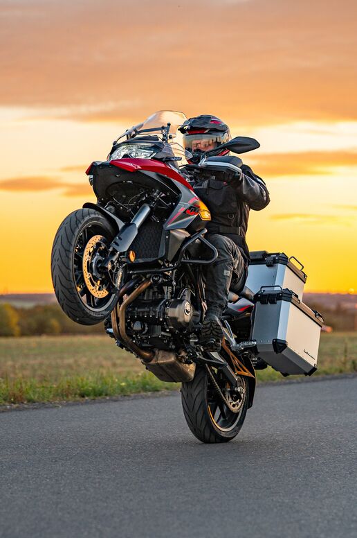 Motocykl QJMOTOR SRT 700 - červená Motocykl QJMOTOR SRT 700 - červená