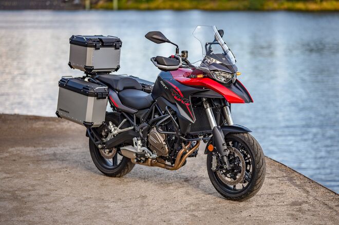 Motocykl QJMOTOR SRT 700 - červená