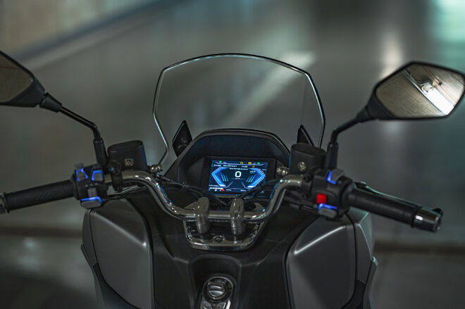 Skútr QJMOTOR MTX 125 - černý