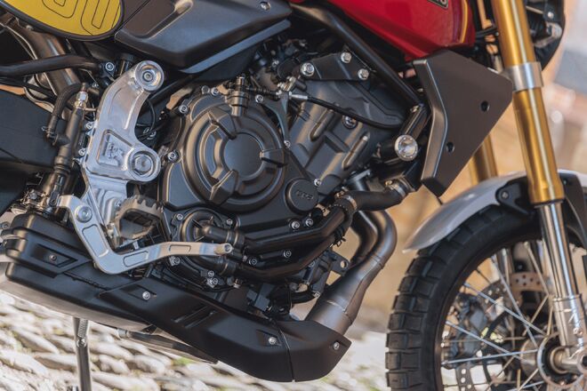 Motocykl Fantic Caballero 700 Scrambler - červená / 2024 Motocykl Fantic Caballero 700 Scrambler - červená / 2024