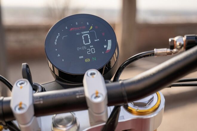 Motocykl Fantic Caballero 500 Deluxe - bronzová / 2025 Motocykl Fantic Caballero 500 Deluxe - bronzová / 2025