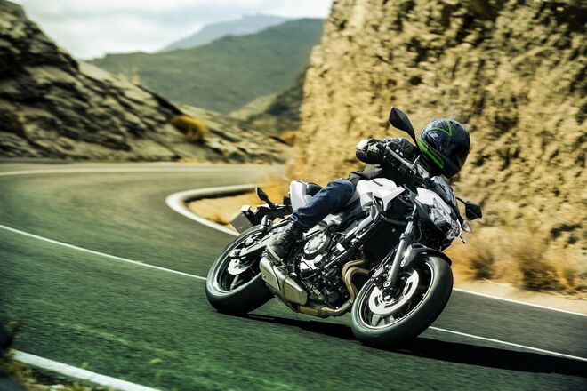Motocykl Kawasaki Z650 bílá / 2026