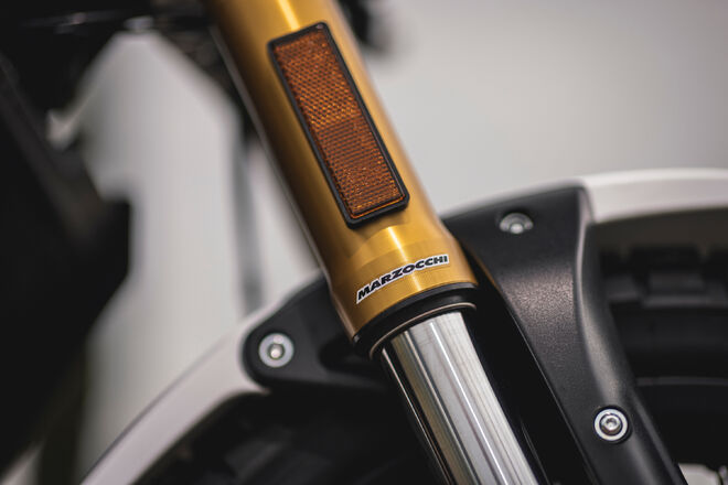 Motocykl Fantic Caballero 700 Scrambler - modrá / 2025