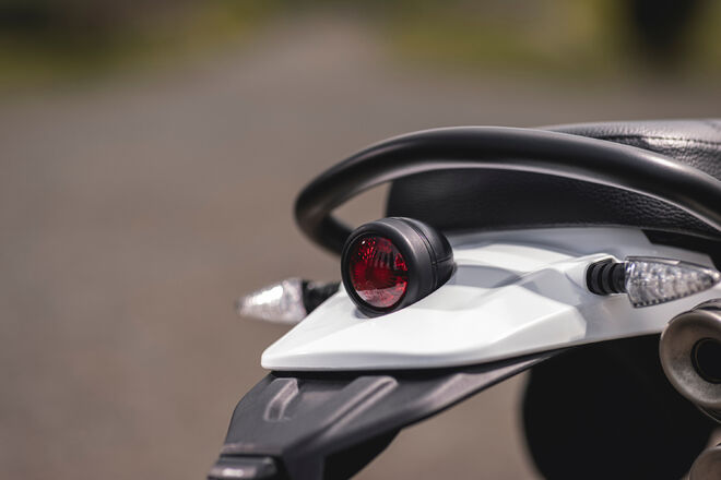 Motocykl Fantic Caballero 700 Scrambler - červená / 2025