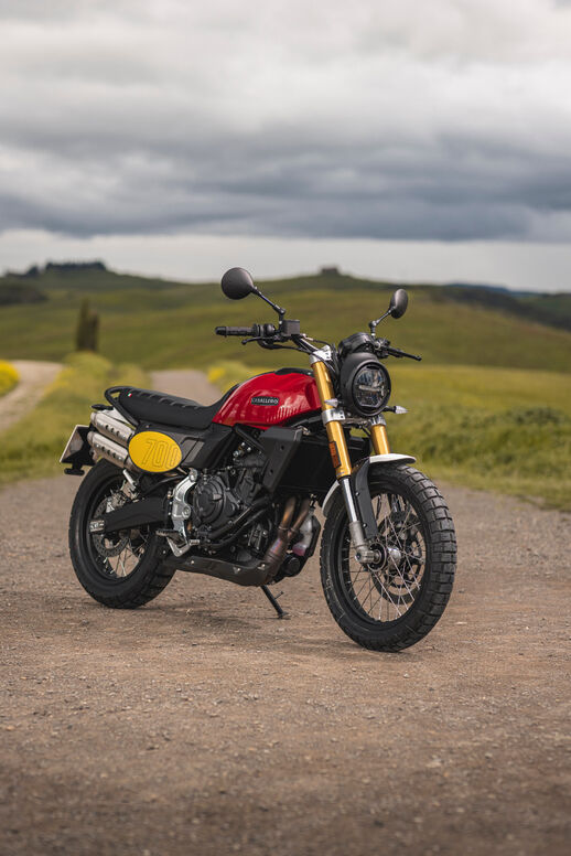 Motocykl Fantic Caballero 700 Scrambler - červená / 2025