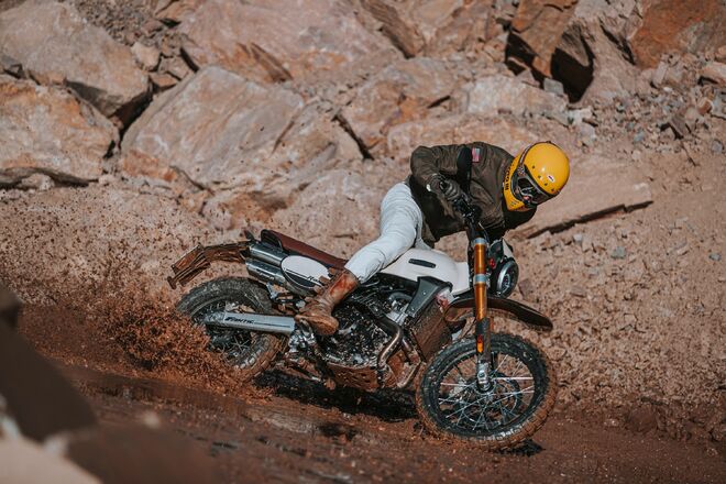 Motocykl Fantic Caballero 500 Rally - světle hnědá / 2023