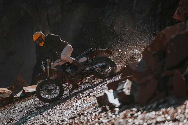 Motocykl Fantic Caballero 500 Rally - světle hnědá / 2023