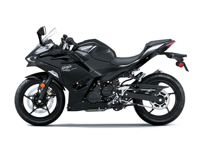 Motocykl Kawasaki Ninja 500 černá / 2026