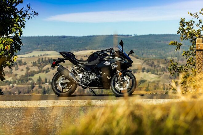 Motocykl Kawasaki Ninja 500 černá / 2026